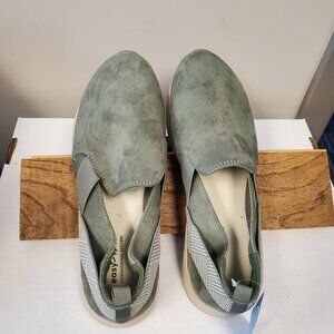 Easy Spirit Lora Slip On Suede Walking Shoe Womens Size 8.5 Wide Olive NWT & box